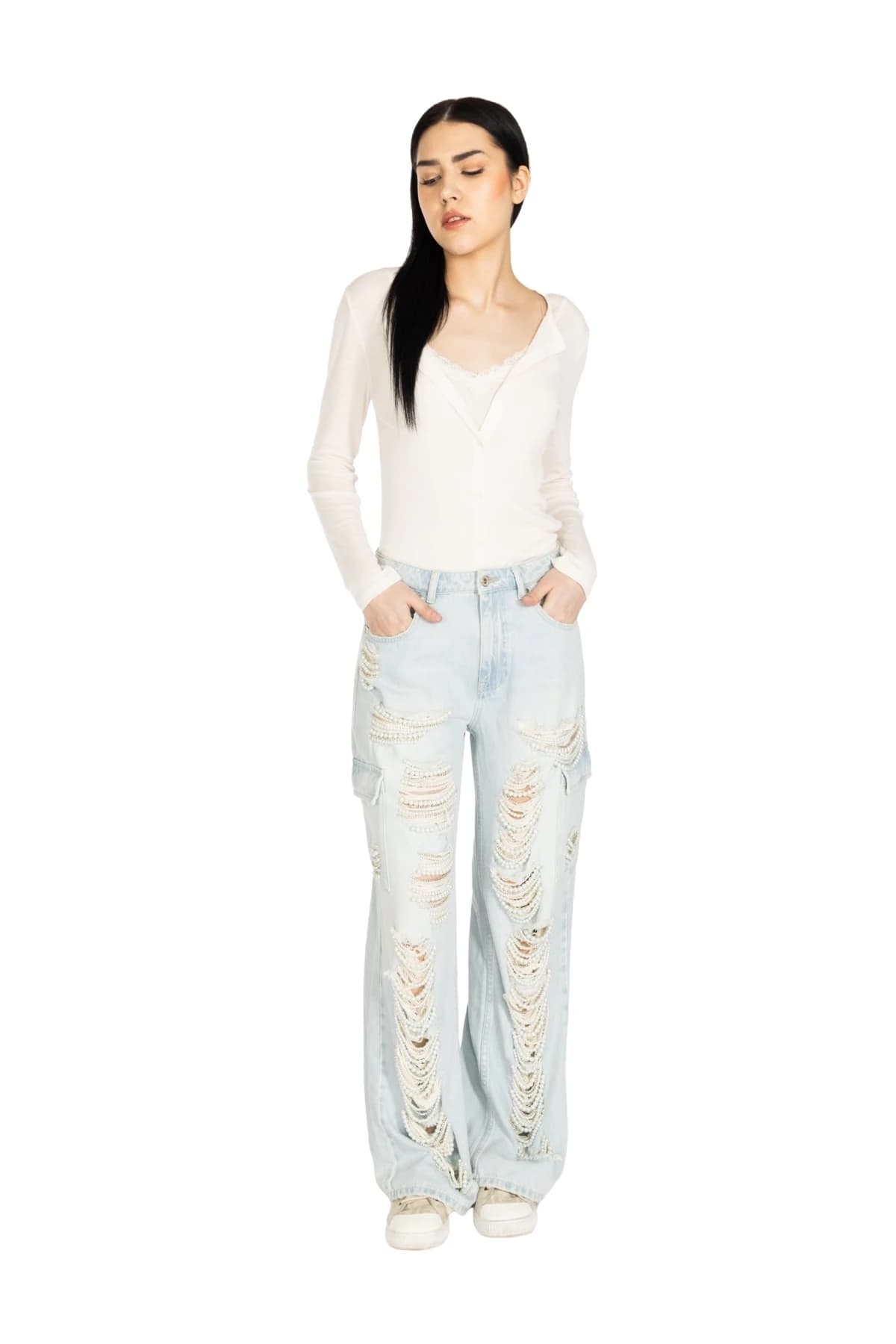 Denim Moon kadın buz mavisi geniş paça kargo denim pantolon, yüksek bel ve yan kargo cepleriyle modelde önden tam boy görünüm.