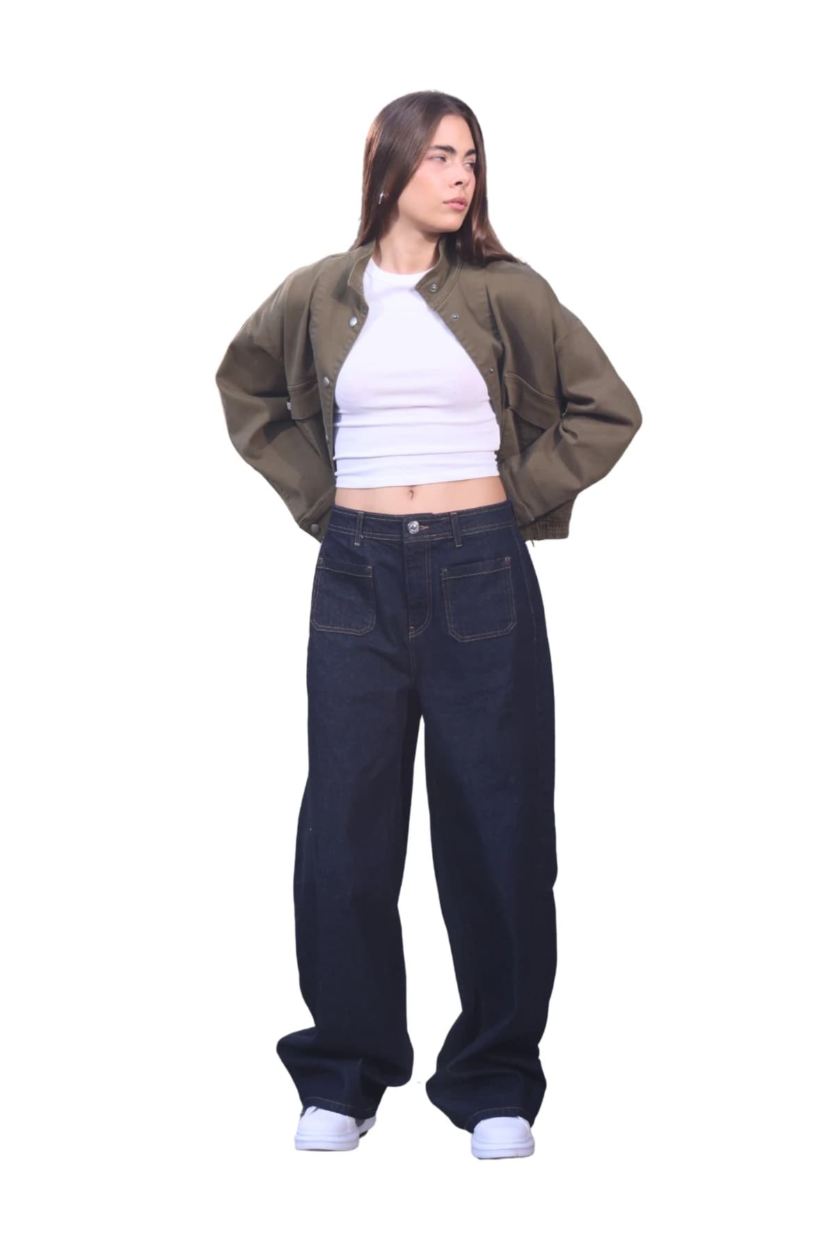 Denim Moon kadın koyu lacivert geniş paça denim pantolon, dökümlü paçasıyla modelde önden tam boy görünüm.