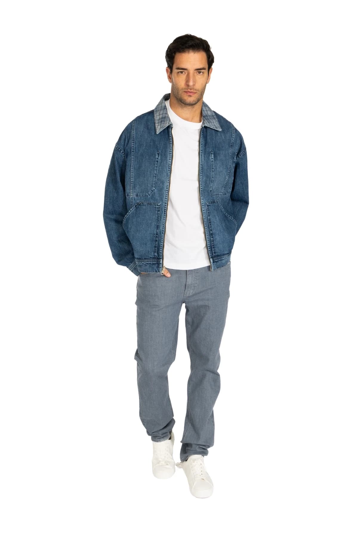 Denim Moon erkek gri denim pantolon, düz paça kesim, modelde önden görünüm.