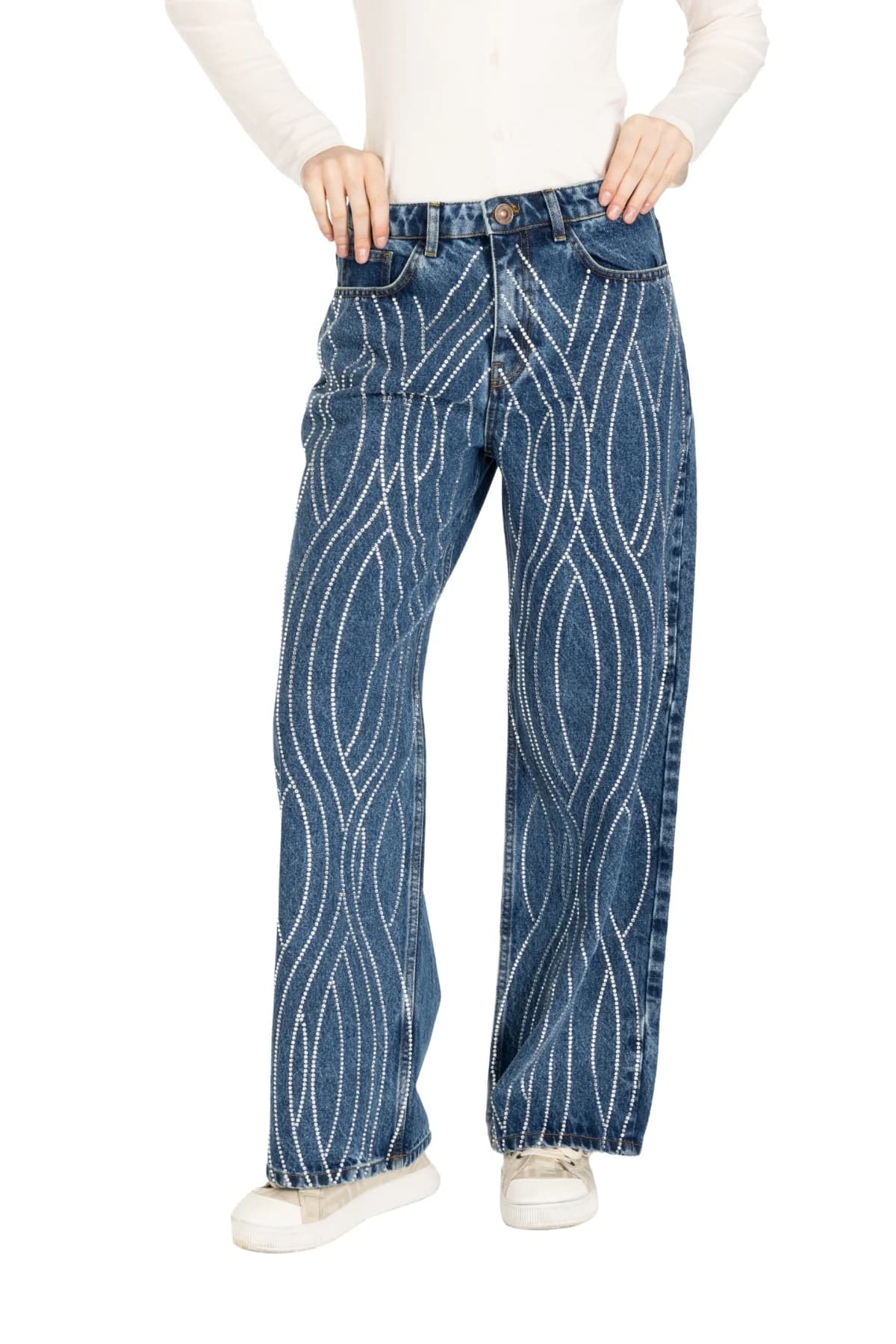 Denim Moon kadın orta mavi geniş paça denim pantolon, yüksek bel ve taş işlemeli paçalarıyla modelde önden görünüm.