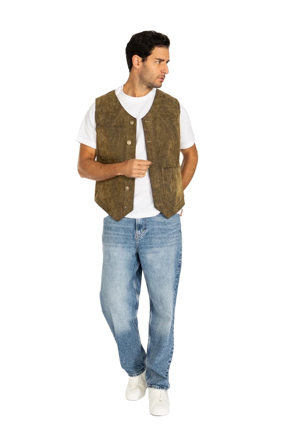 Denim Moon erkek açık mavi yıkamalı denim pantolon, klasik beş cep tasarım, modelde önden açılı görünüm.
