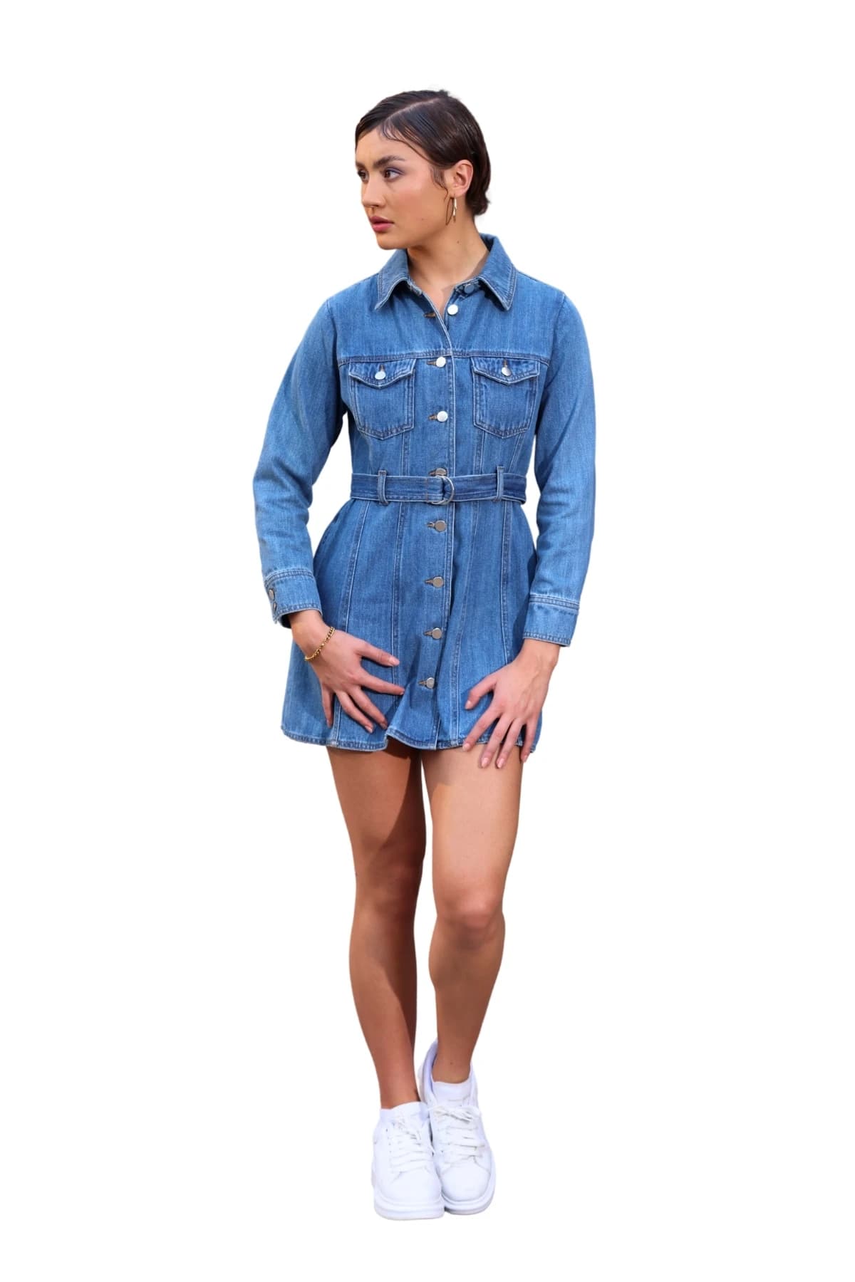Denim Moon kadın mavi denim gömlek elbise, uzun kol ve mini boy, modelde önden açılı tam boy görünüm.