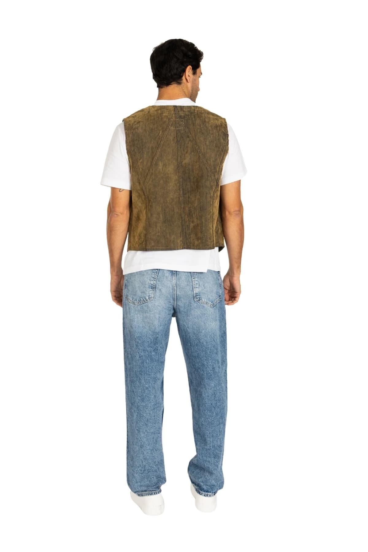 Denim Moon erkek haki yıkamalı dokuma yelek, rahat kesim, modelde arkadan görünüm.