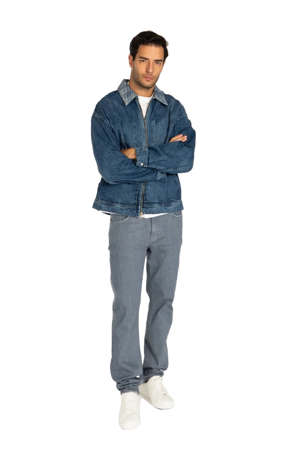 Denim Moon erkek mavi denim ceket, oversize kesim ve kapalı kullanım, modelde önden görünüm.
