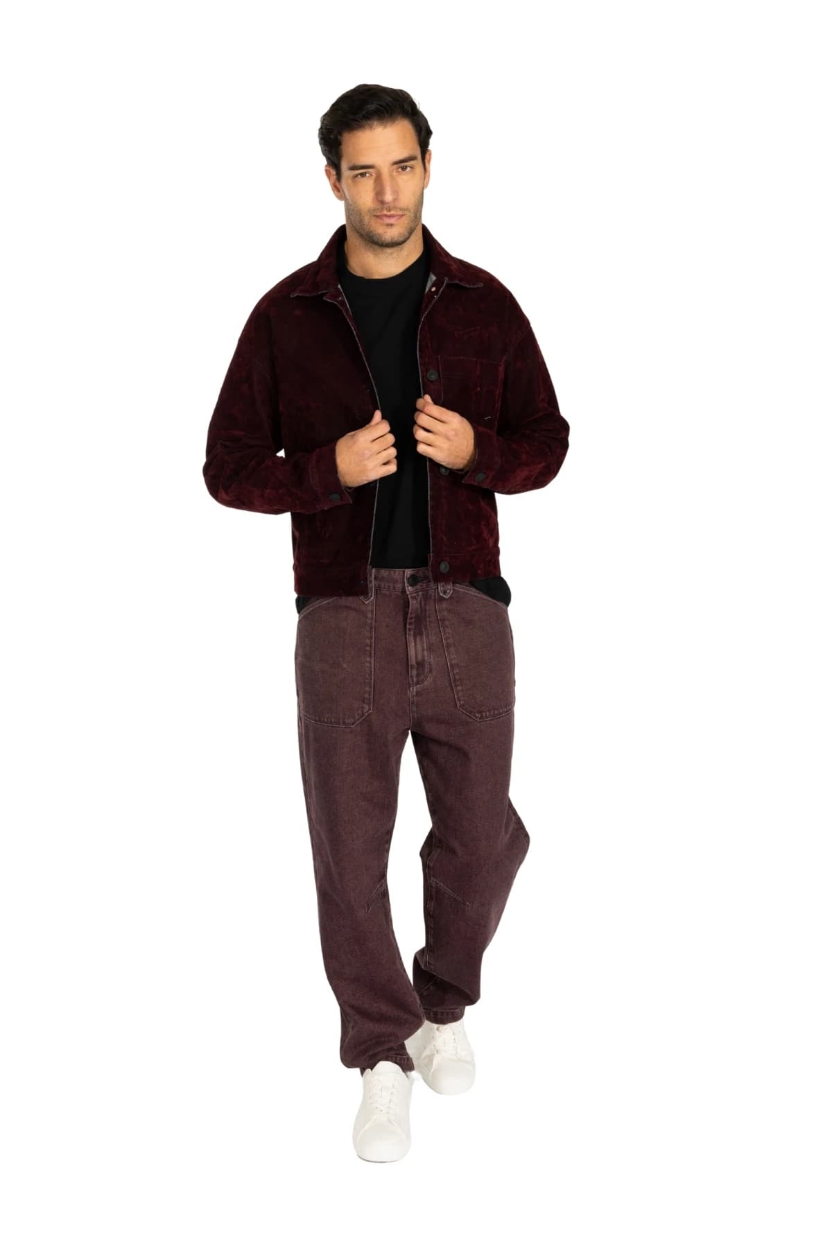 Denim Moon erkek bordo denim pantolon, ön cep detayı ve rahat düz paça kesim, modelde önden görünüm.