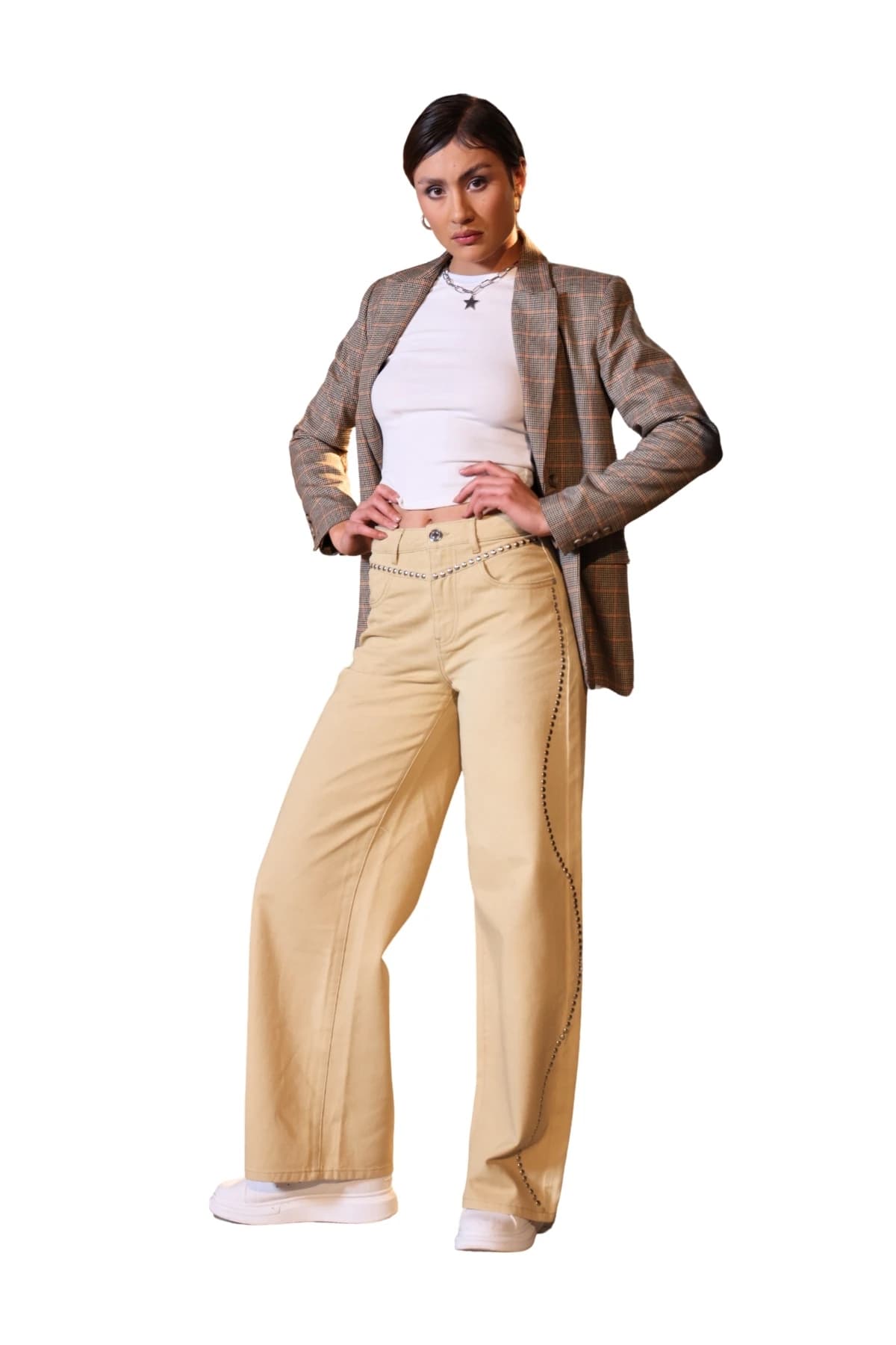 Denim Moon kadın bej dokuma pantolon, dekoratif dikiş detayı ve geniş paça kesim, modelde önden tam boy görünüm.